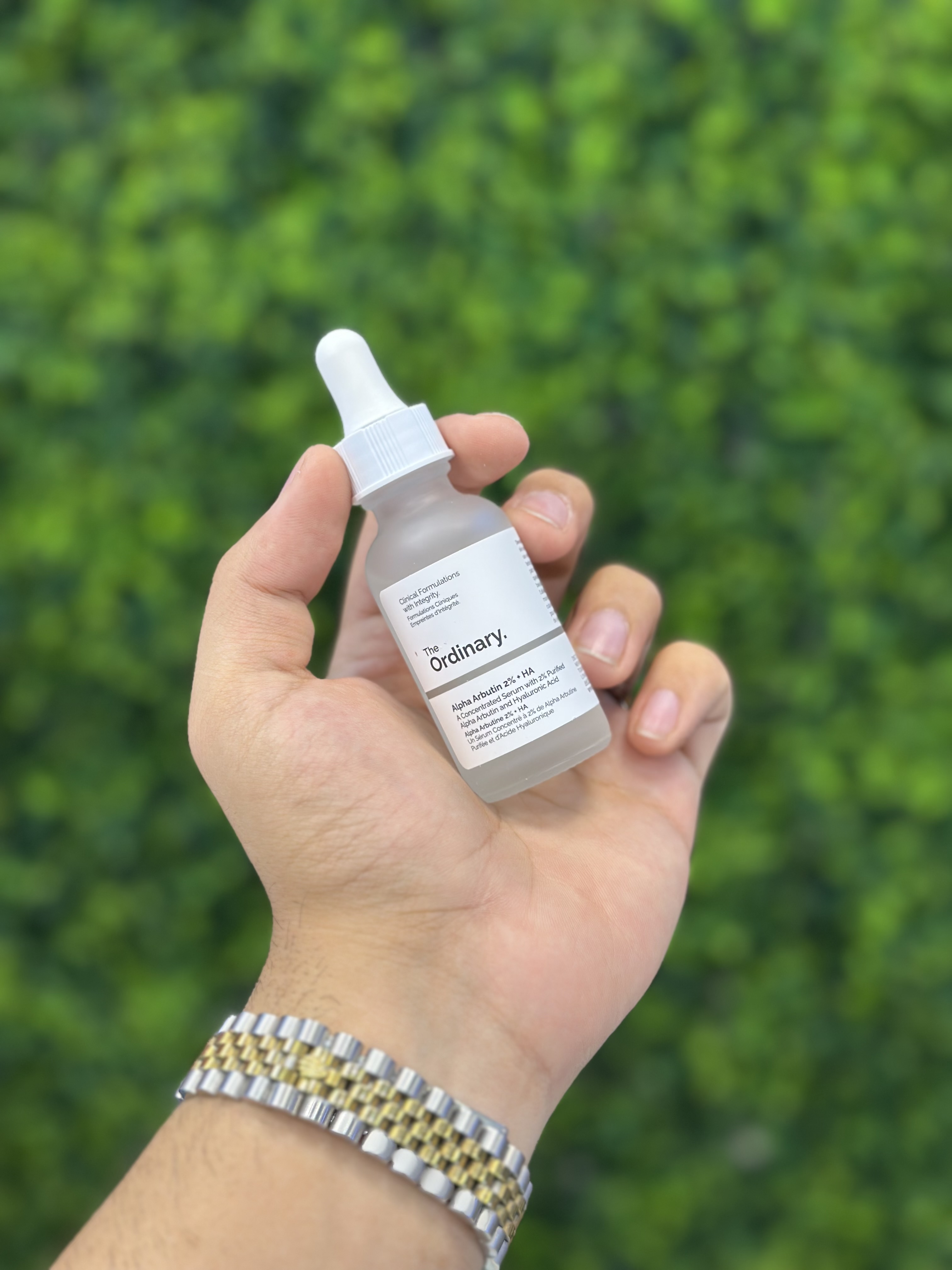 سرم آلفا آربوتین 2%هیالورونیک اسید اوردینری ضد لک، آبرسان و روشن کننده پوست 30ML (New