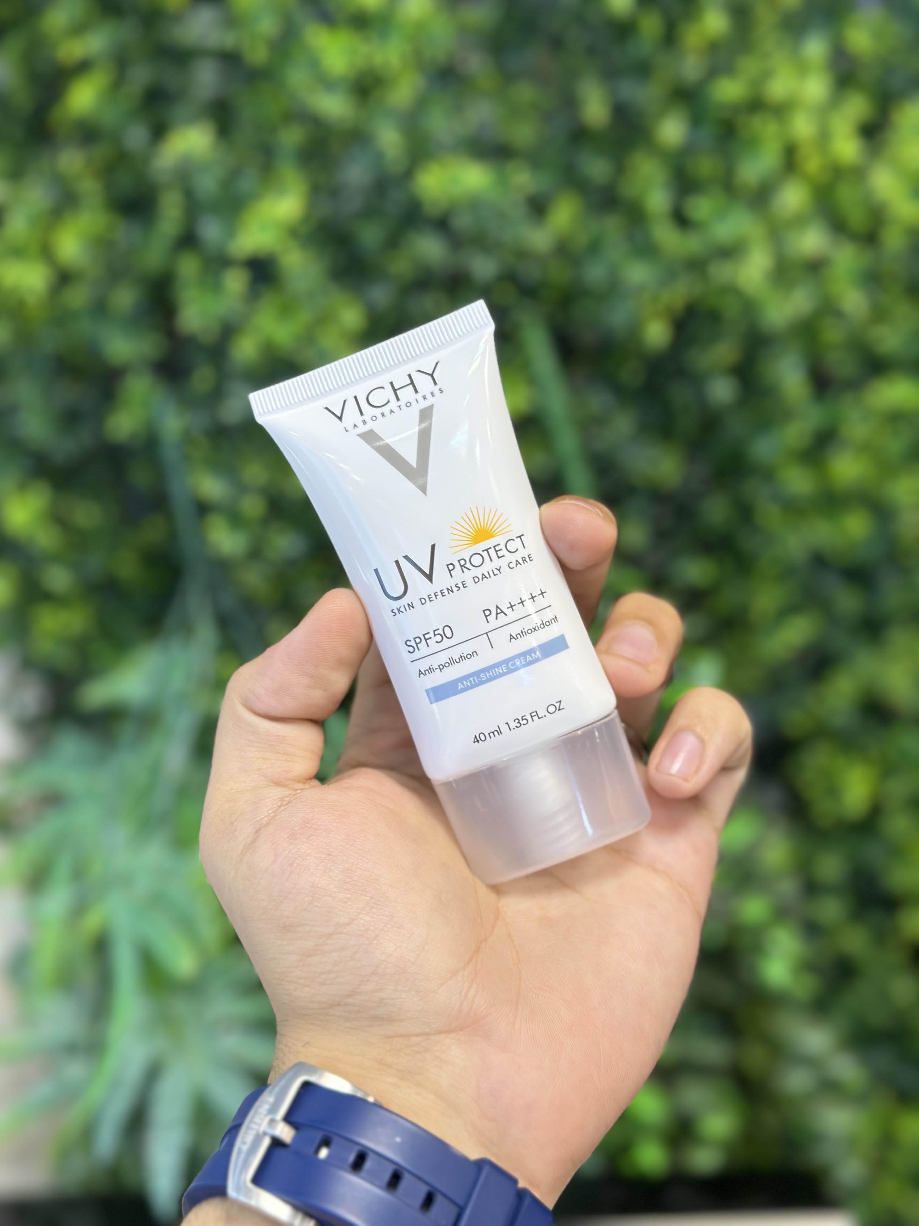 کرم ضد آفتاب UV پروتکت آنتی شاین SPF50 ویشی مناسب انواع پوست حجم 40 میلی لیتر